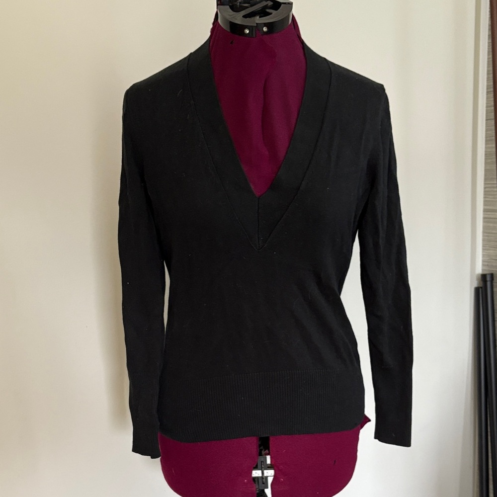 Banana Republic Black V-Neck Women's Sweater (Size S)